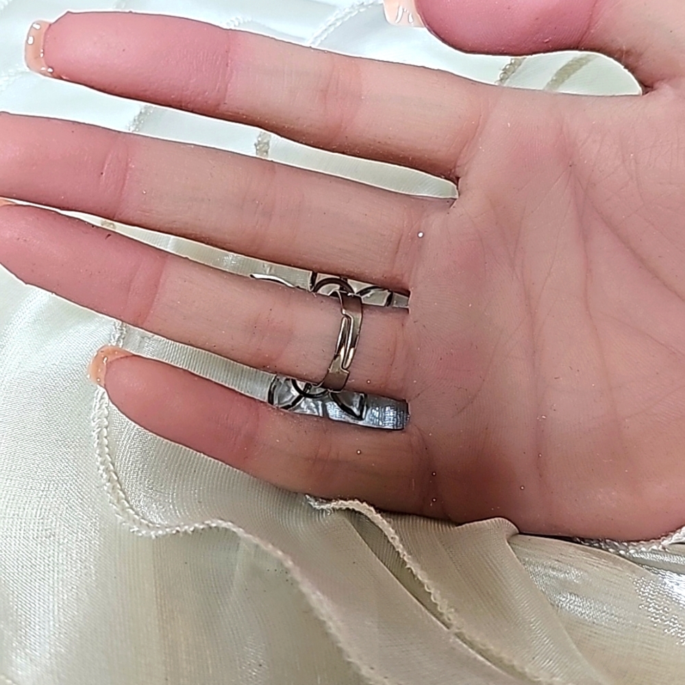 Clear Rhinestone Flowered Ring With Adjustable Silver Band. Size: OS - Picture 5 of 9
